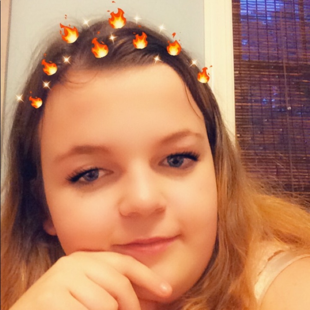 Meet your Posher, Alexis